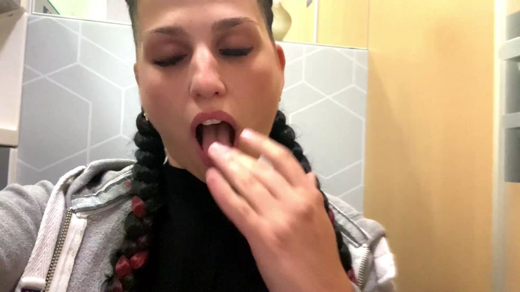 sexy foto nr. 8 von Perverser Sextraum im Zug - ich fingere mich public!!