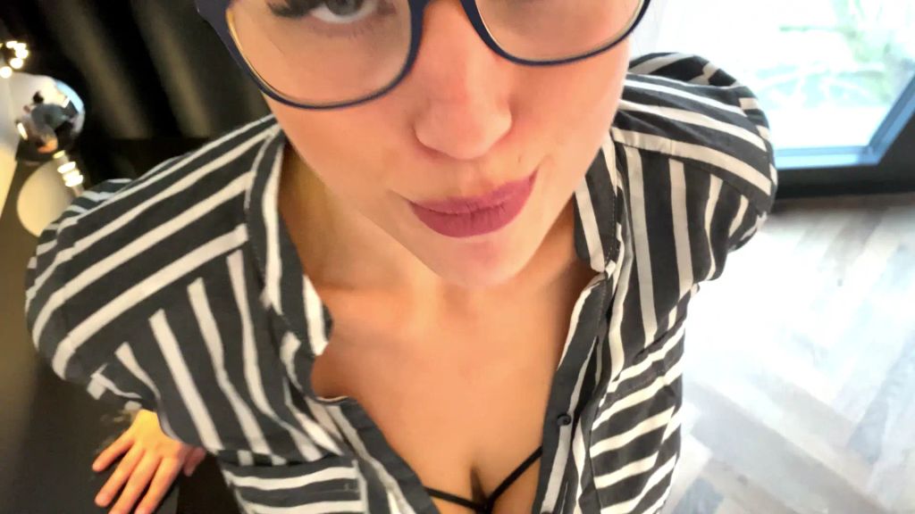 sexy foto nr. 4 von Azubi Jungschwanz wird heftig abgemolken