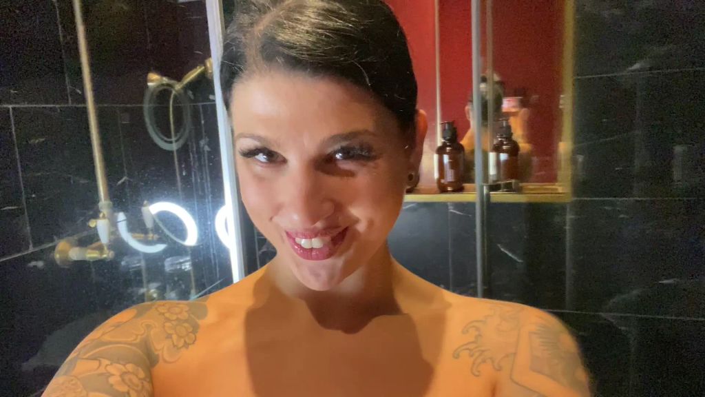 sexy foto nr. 2 von ALIEN DILDO VS. Schwanz - Orgie in der Dusche!