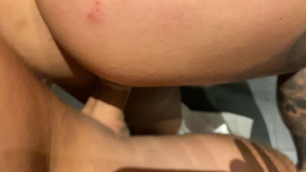 sexy foto nr. 8 von Sextraum mit Stiefbruder geht endlich in Erfüllung!