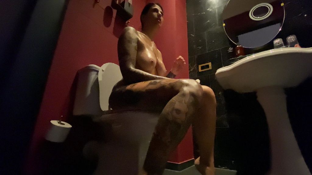 sexy foto nr. 2 von VERSTECKTE KAMERA! - Perverser spannert mich komplett aus!
