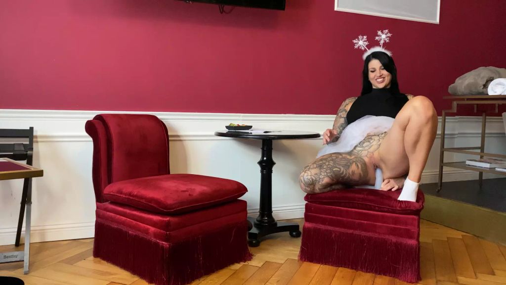 sexy foto nr. 8 von Die Weihnachtsfeierschlampe - Teil 1
