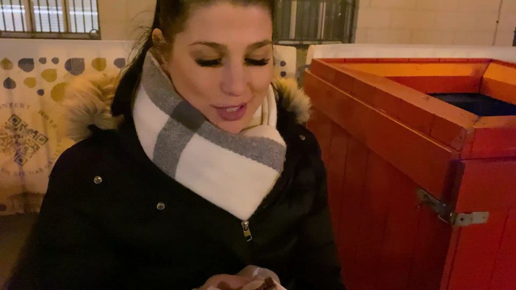 sexy foto nr. 3 von Die Weihnachtsmarktschlampe