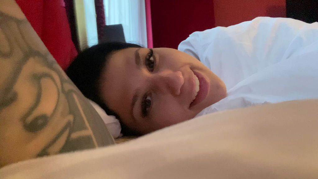 sexy foto nr. 1 von Wake up with Kira! DirtyTalk für die prallste Morgenlatte!