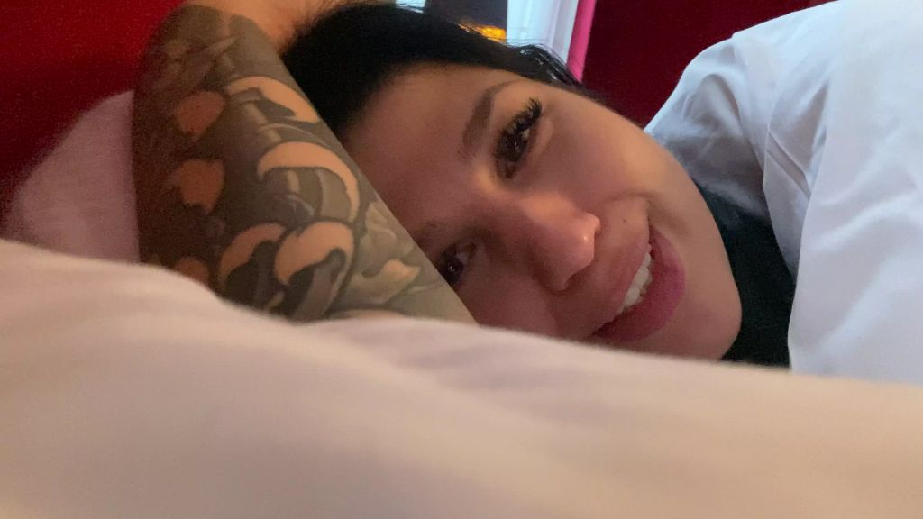sexy foto nr. 4 von Wake up with Kira! DirtyTalk für die prallste Morgenlatte!