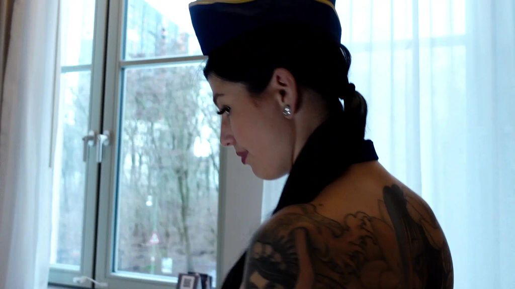 sexy foto nr. 1 von Untreuer Piloten-Ehemann fickt mich in den Orgasmushimmel!