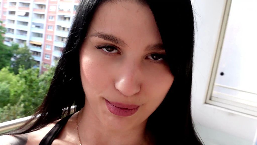 sexy foto nr. 2 von Public Viewing eskaliert total! Mega Cumshot direkt ins Maul