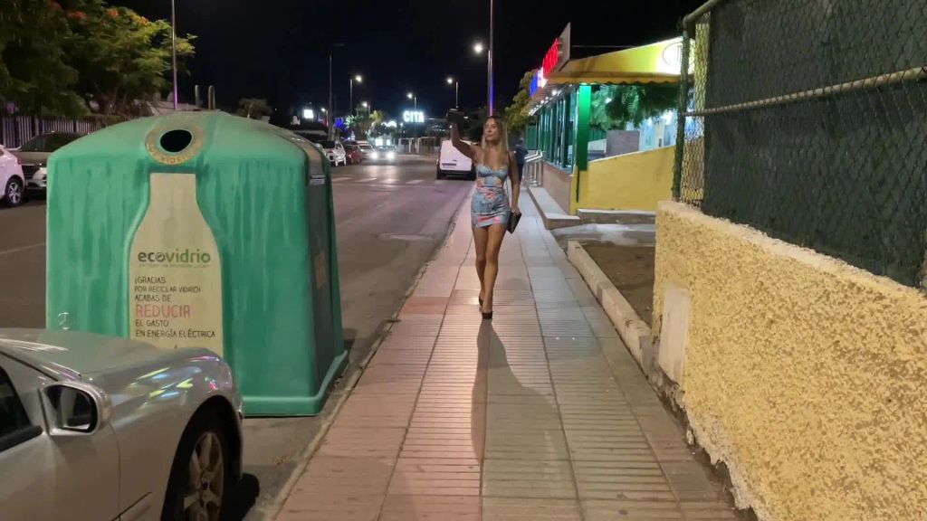 sexy foto nr. 2 von EINFACH KRANK! MEHR PUBLIC GEHT NICHT! LENIFETISCH UNTERWEGS