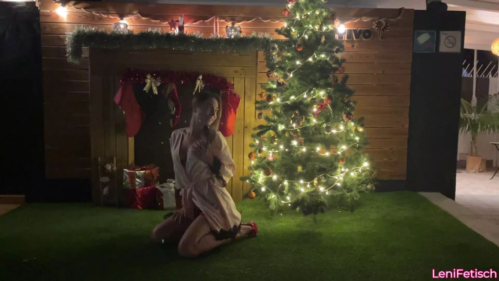 sexy foto nr. 2 von LENI WÜNSCHT EINE GEILE WEIHNACHTSZEIT
