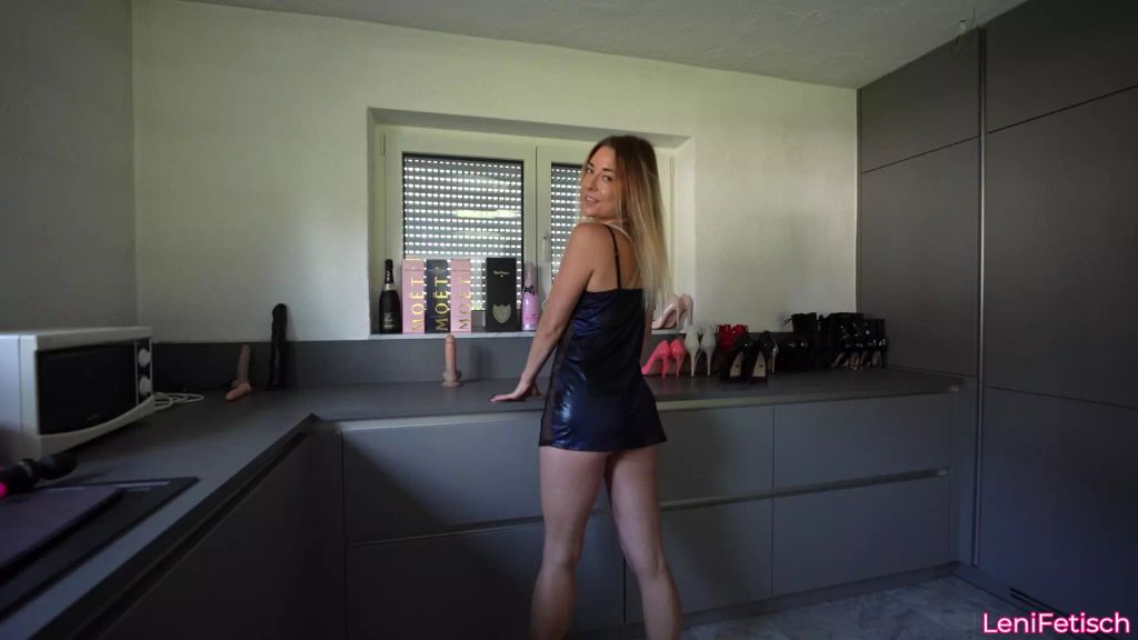 sexy foto nr. 1 von LENIS VERFICKTE KÜCHE! HIER BESORGE ICH ES MIR AM LIEBSTEN!