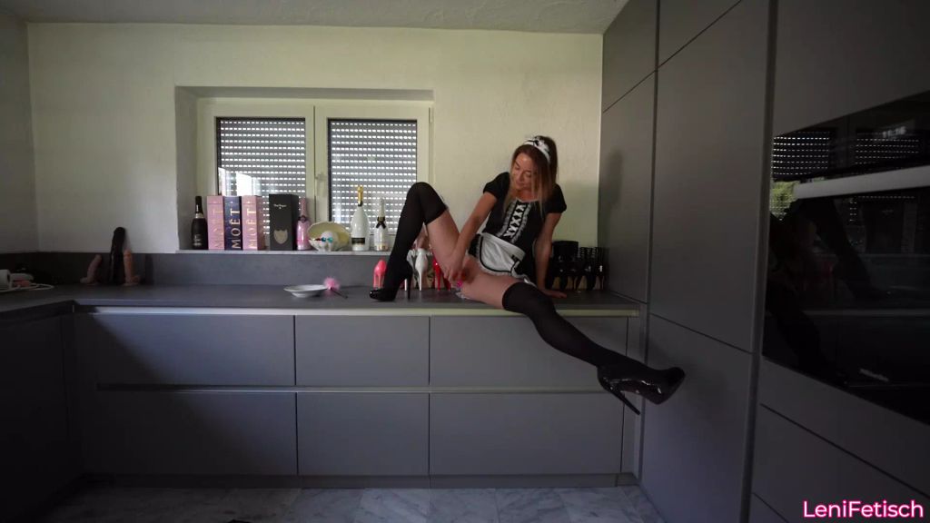 sexy foto nr. 6 von NA CHEF DU A....L...!!! JA SO BEREITE ICH DIR DEIN ESSEN ZU!