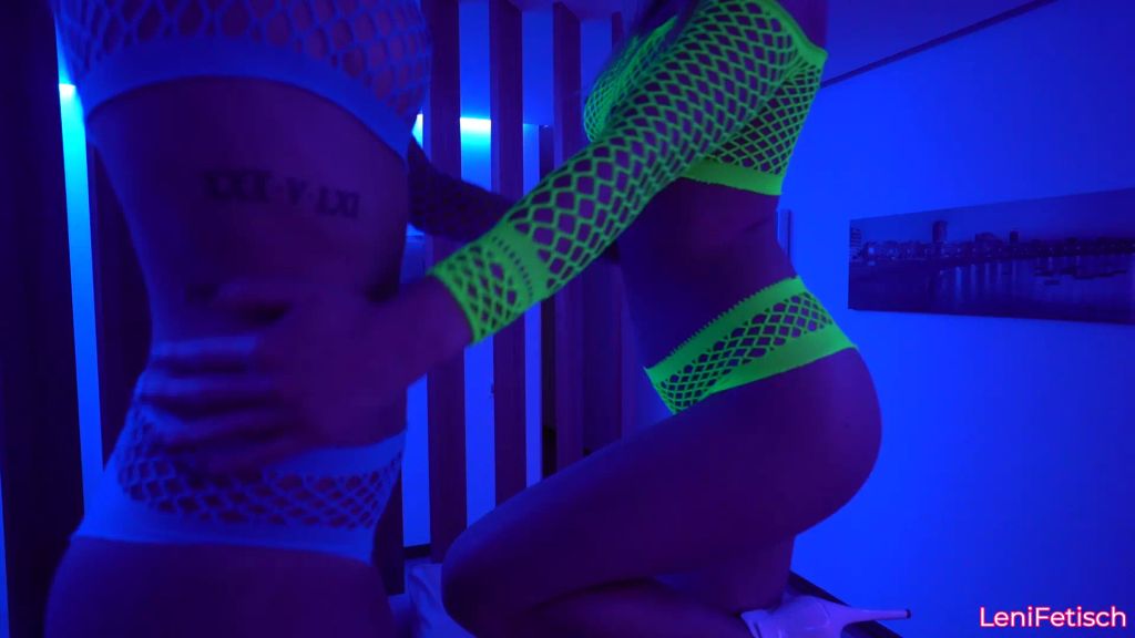 sexy foto nr. 3 von ESCORT NEONBITCHES! DIRTY PARTYSCHLAMPEN AUF DEM TISCH!