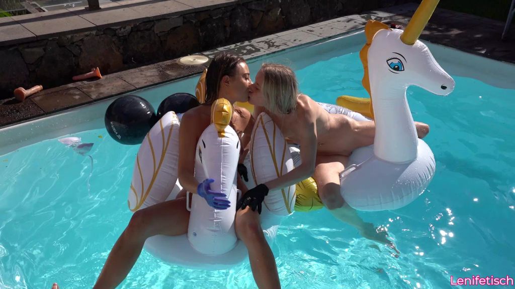 sexy foto nr. 8 von "HEY MIA, KOMM WIR VÖGELN DIE GUMMITIERE."  "OK (=:"