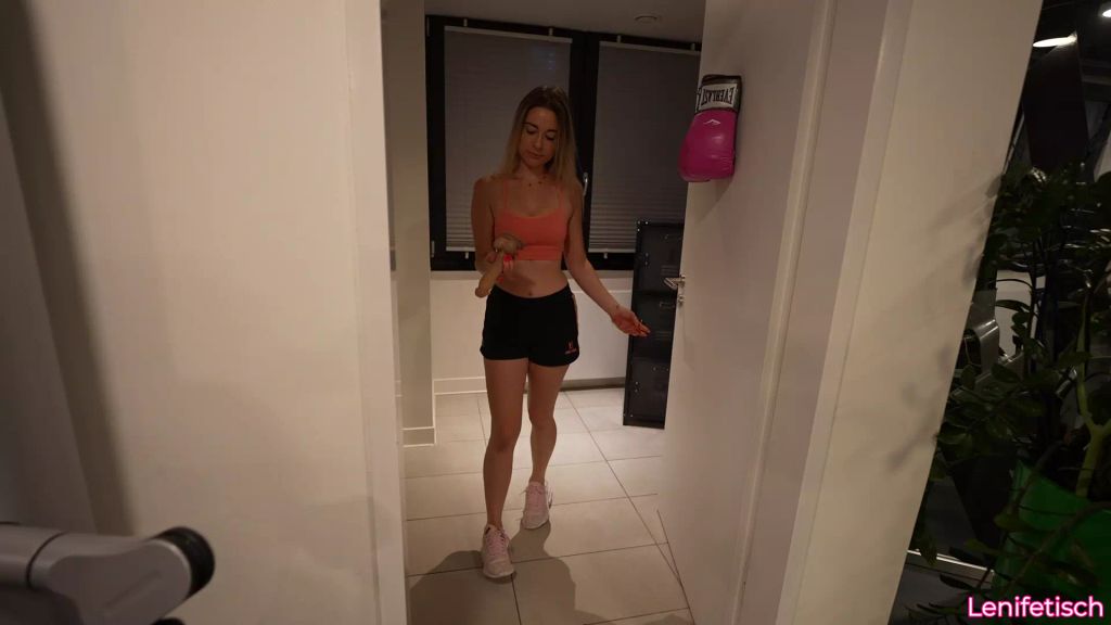 sexy foto nr. 3 von NACHTS IM FITNESSSTUDIO! DA GESCHEHEN VERRÜCKTE DINGE!