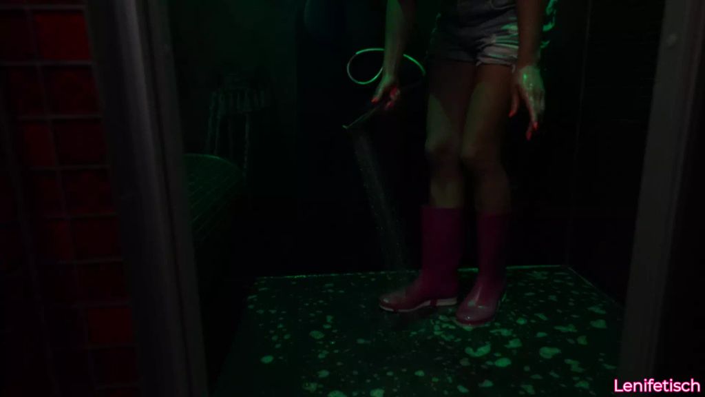 sexy foto nr. 4 von I LOVE MY GUMMISTIEFEL! GUMMISTIEFELFETISCH IN DER DUSCHE!