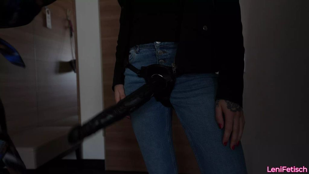 sexy foto nr. 2 von OMG!!! LIEFERDIENST IST EINE FRAU! ABER VORBEREITET!