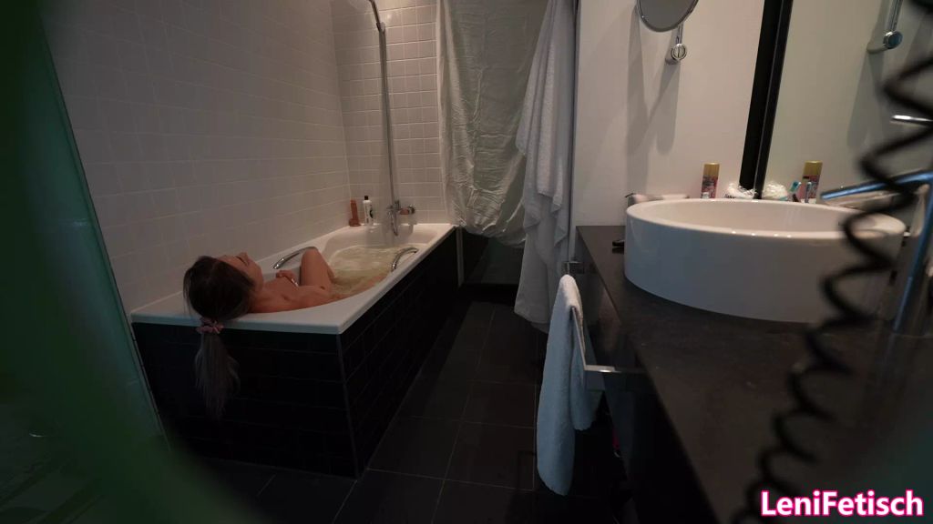 sexy foto nr. 2 von OMG! SKANDAL! WEBCAMGIRL VÖGELT NICHT MIT STIEFVATER!