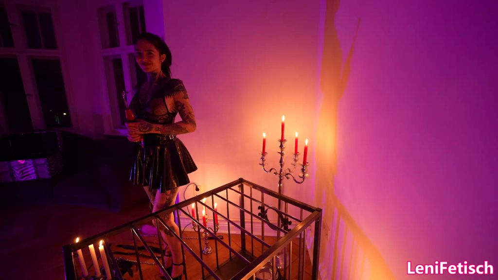 sexy foto nr. 2 von MYSTERY MARCH! S OF G. DIE TRUHE EINER SKLAVIN! ELEKTRO!