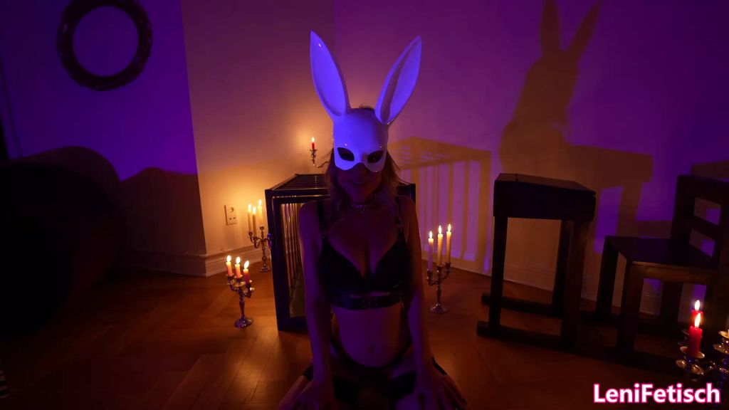 sexy foto nr. 5 von MYSTERY MARCH! S OF G. DIE TRUHE EINER SKLAVIN! DIE MASKE!