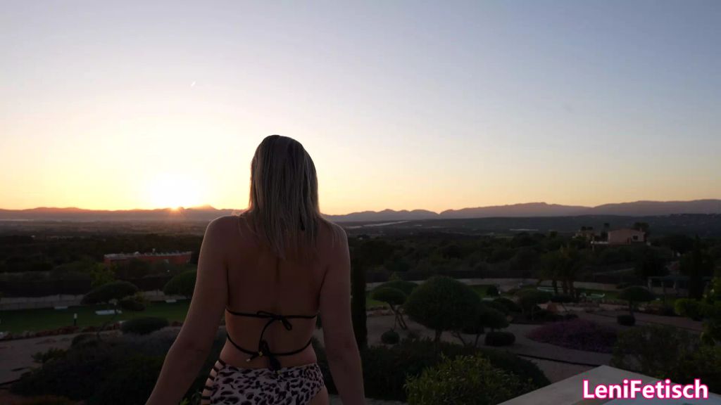sexy foto nr. 4 von BIKINI GIRLFRIEND EXPERIENCE! MIT LENI ON TOUR! POOLBABE!