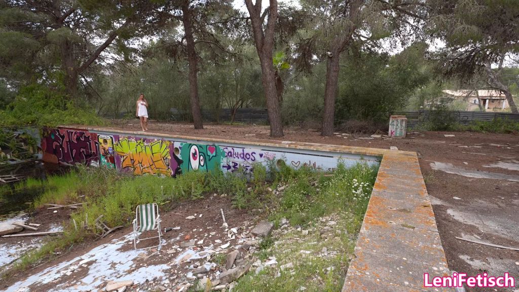HEY CHANTALE DU ALTE POOL BITCH! GEHST DU EINE RUNDE BADEN?