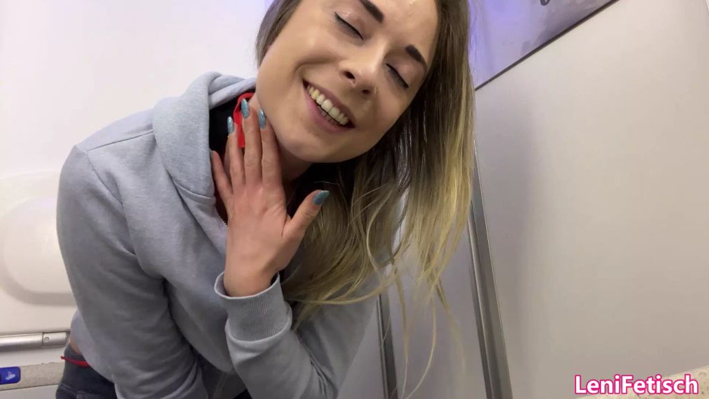 sexy foto nr. 3 von ABGEHOBEN! ABGEFICKT! SCHWEINEREIEN AUF DEM FLUGZEUG WC!