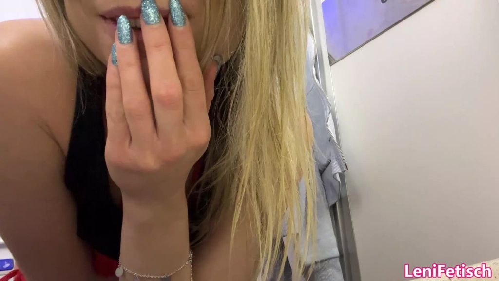 sexy foto nr. 5 von ABGEHOBEN! ABGEFICKT! SCHWEINEREIEN AUF DEM FLUGZEUG WC!