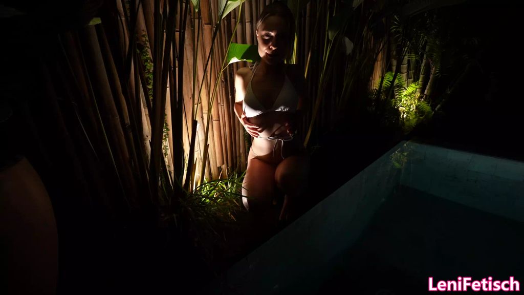 sexy foto nr. 2 von BIKINI GIRLFRIEND EXPERIENCE! I DID IT AGAIN! IM DUNKELN!