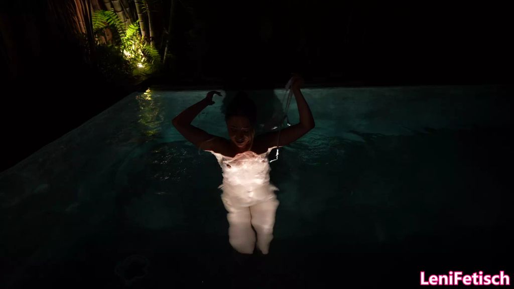 sexy foto nr. 6 von BIKINI GIRLFRIEND EXPERIENCE! I DID IT AGAIN! IM DUNKELN!