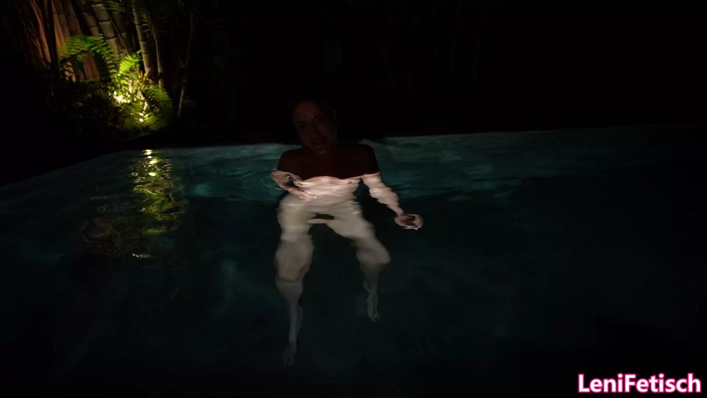 sexy foto nr. 7 von BIKINI GIRLFRIEND EXPERIENCE! I DID IT AGAIN! IM DUNKELN!