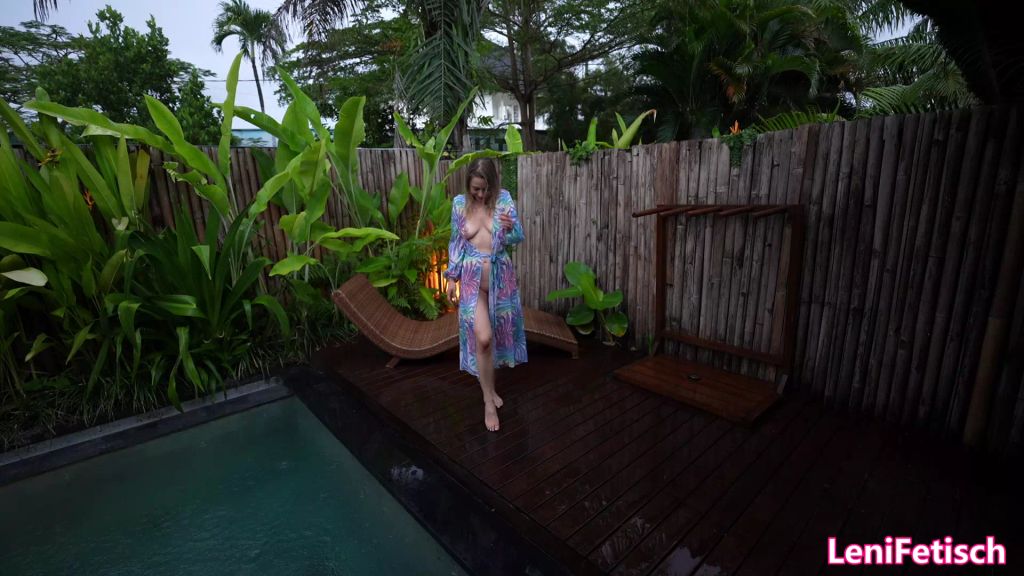 sexy foto nr. 3 von BIKINI GIRLFRIEND EXPERIENCE! I DID IT AGAIN! RAIN DANCING!