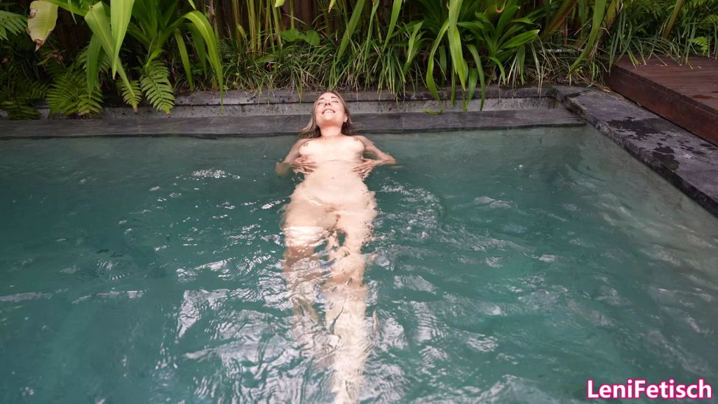 sexy foto nr. 4 von HEY! MIR ERST MAL EINE KAROTTE DURCH DEN ENTSAFTER SCHIEBEN!