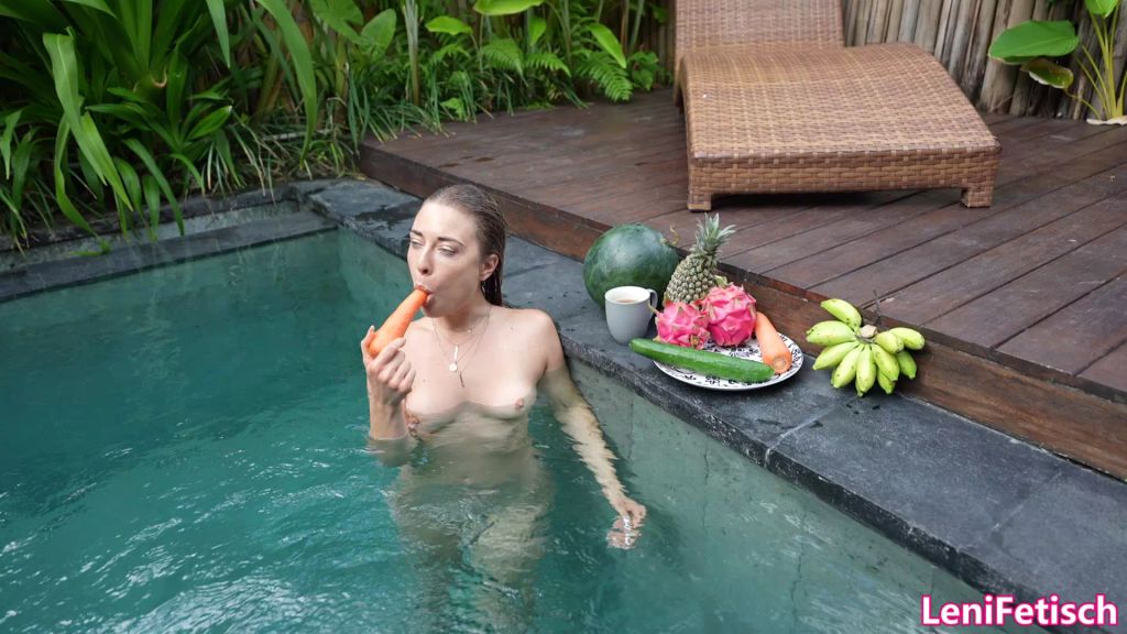 sexy foto nr. 5 von HEY! MIR ERST MAL EINE KAROTTE DURCH DEN ENTSAFTER SCHIEBEN!