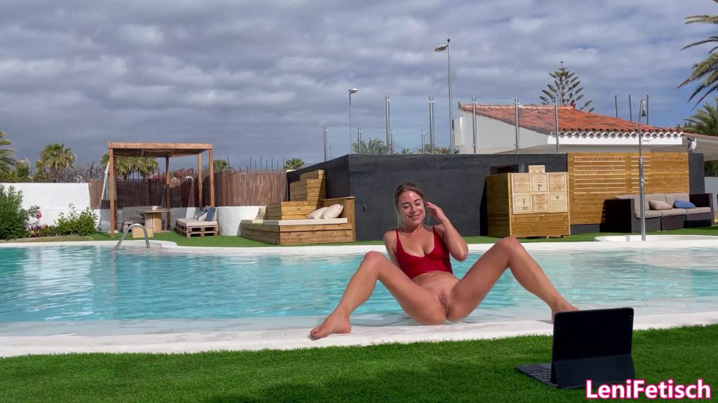 sexy foto nr. 3 von BIKINI GIRLFRIEND EXPERIENCE! I DID IT AGAIN! POOLWEBCAMSHOW