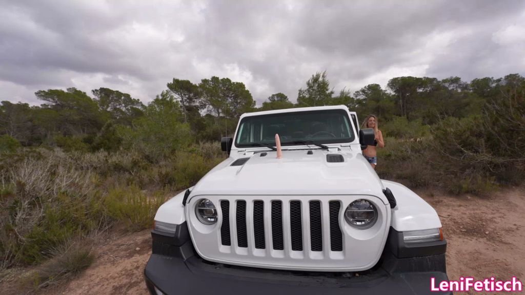 sexy foto nr. 2 von GEILE SCHLAMPE SPRITZ AUF JEEP HEFTIG AB! HOT OUTDOOR SQUIRT