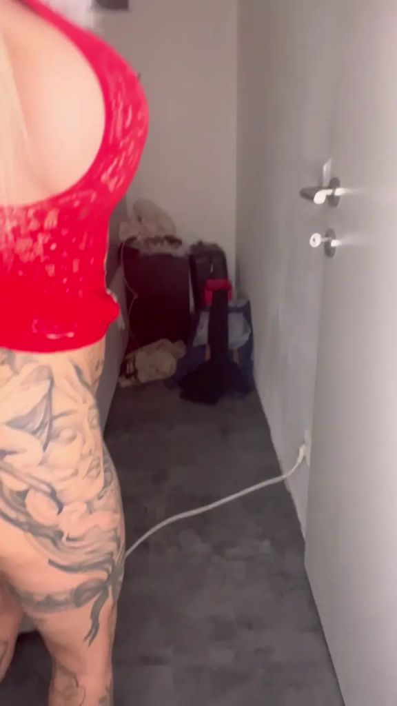 sexy foto nr. 4 von Ich reite einen Monster dildo