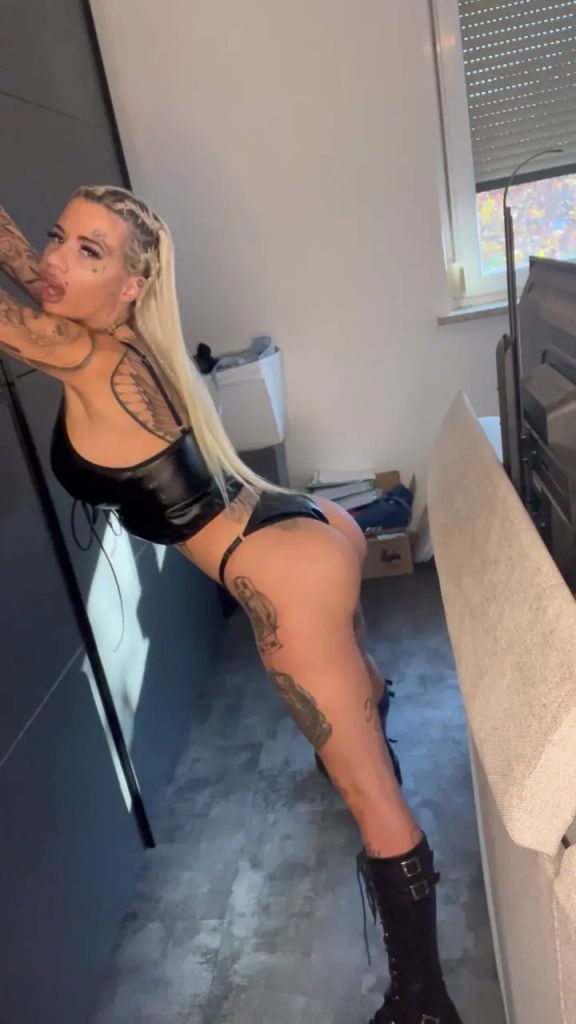 sexy foto nr. 1 von Stief Daddy erwischt mich