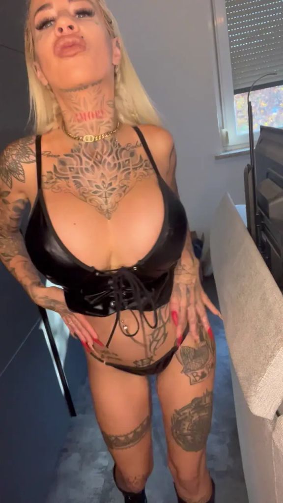 sexy foto nr. 3 von Stief Daddy erwischt mich