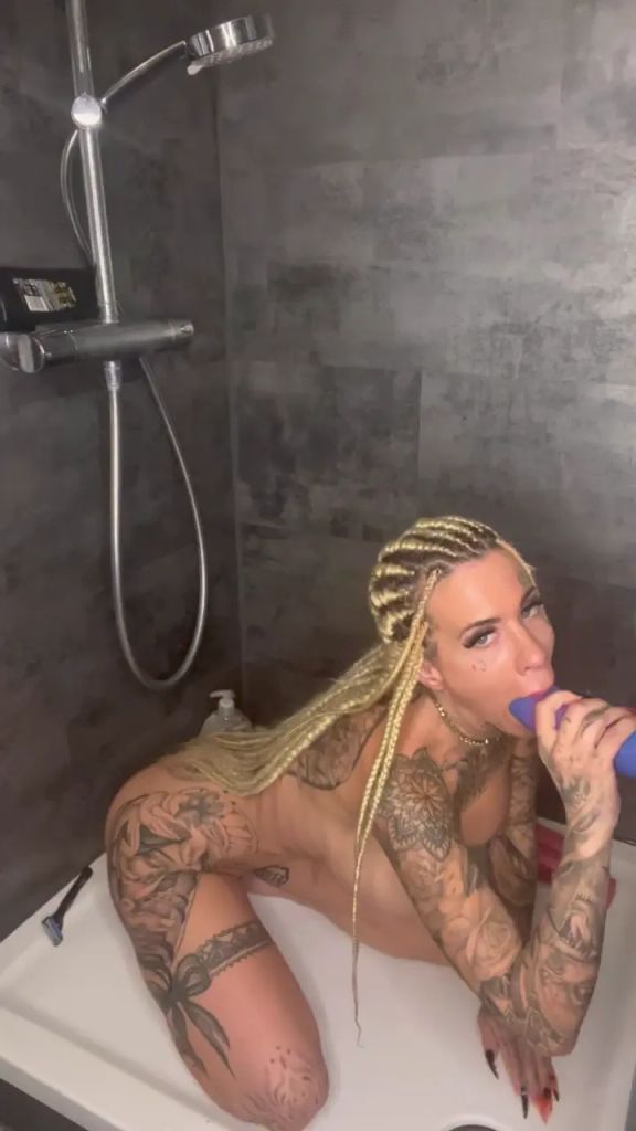 sexy foto nr. 3 von Dildo fuck in der Dusche 😈