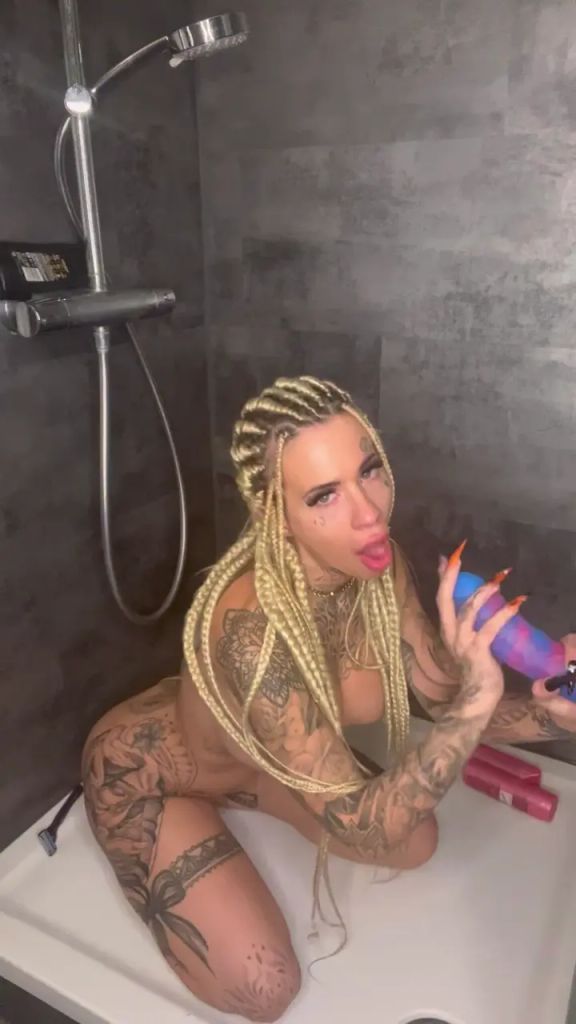 sexy foto nr. 4 von Dildo fuck in der Dusche 😈