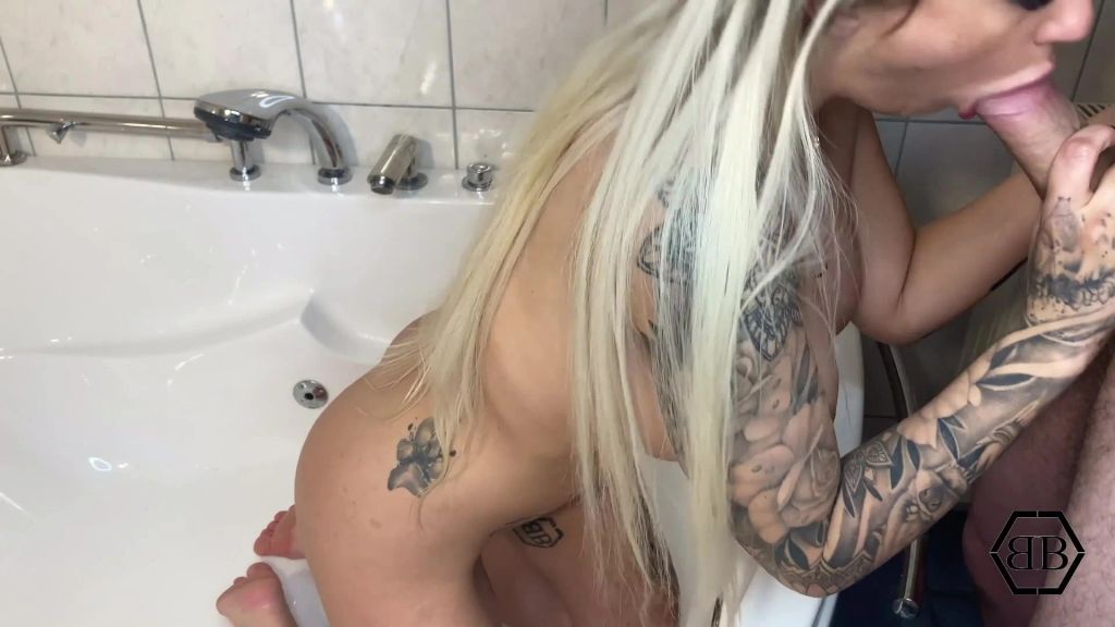 sexy foto nr. 8 von Wenn ein Schwanz nicht reicht…
