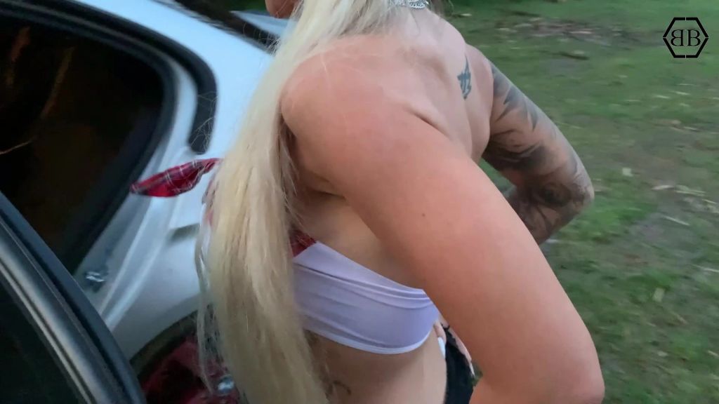 sexy foto nr. 6 von Carporn – Mundart - er fickt mi outdoor