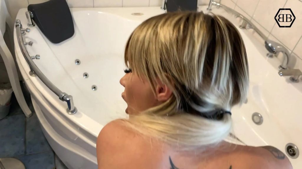 sexy foto nr. 8 von Wichsanleitung - fick meinen öligen Körper durch !