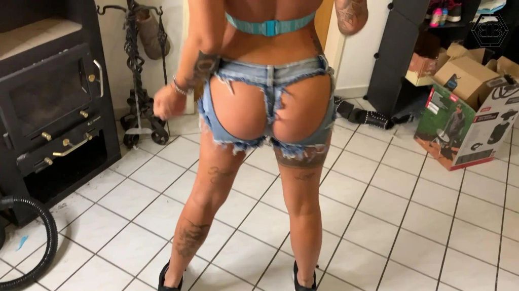 Vergebener Vater fickt mich in Pussy und ASS