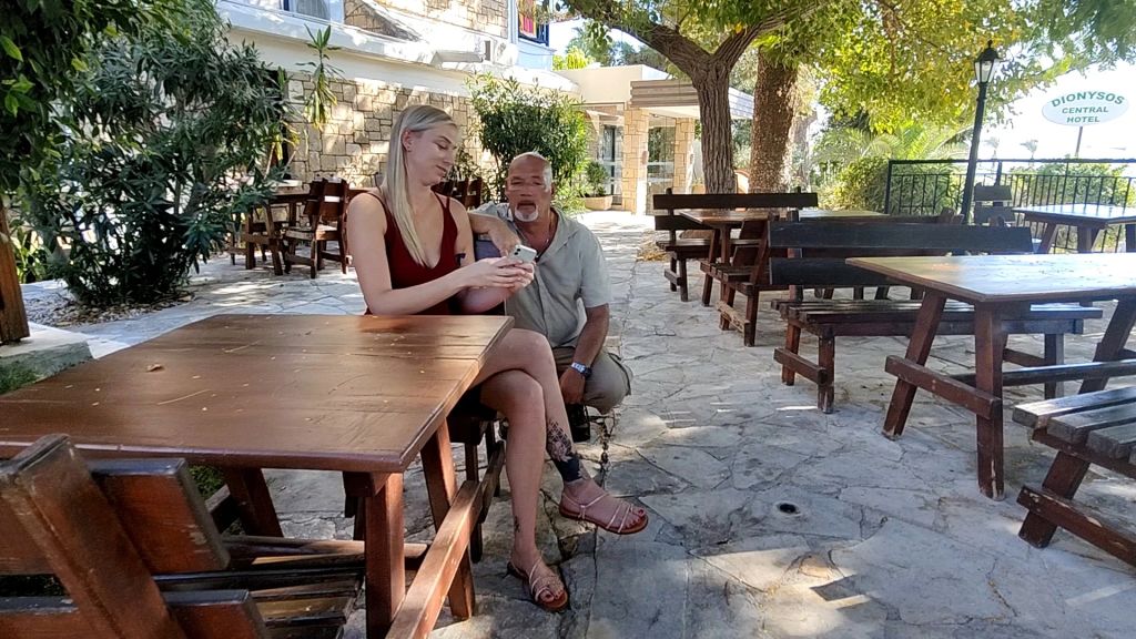 sexy foto nr. 9 von Tinder Schwindler – was hat er sich bloß dabei gedacht?