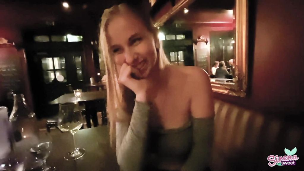 Public Fick im Restaurant mit Spermawalk