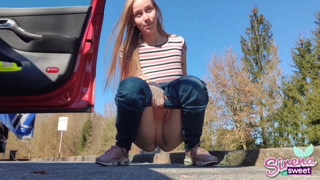 sexy foto nr. 5 von Public neben der Autobahn gepisst