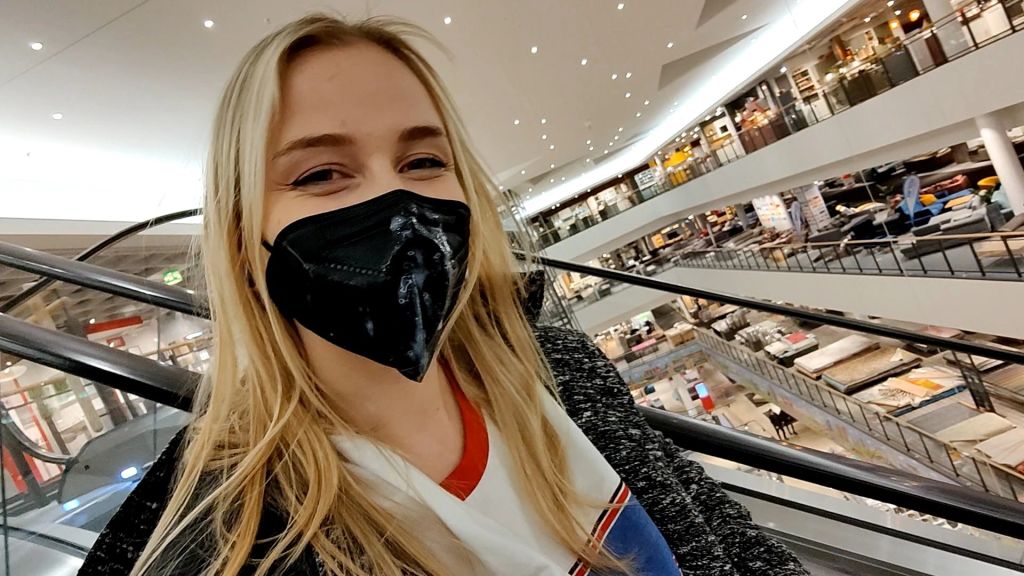 Mitten im Möbelhaus gefickt
