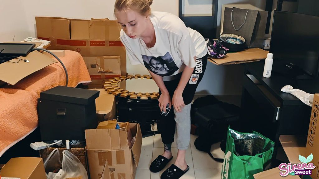 sexy foto nr. 1 von Kisten, Chaos und ein geiles Helferlein beim Umzug