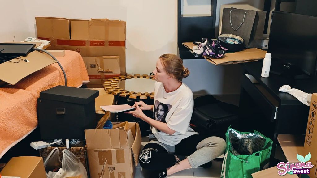 sexy foto nr. 2 von Kisten, Chaos und ein geiles Helferlein beim Umzug